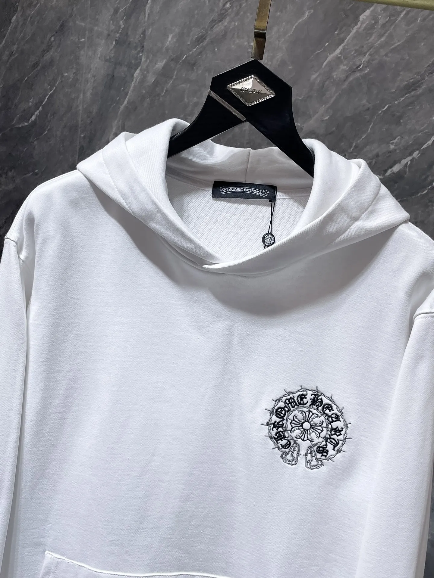 P250 Chrome Hearts Autumn and Winter 2025 Counter Synchronization Heavy Industry Horseshoe Roller Frayed Embroidered Hat Sweatshirt Heavy Industry Embroidery! Special stitching method. Improved customized version of 1:1 high-gram weight high-quality fabric. Recommended color: white, black. Size: S, M, L, XL